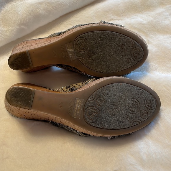 Guess slides 8-1/2 like new, taupe with black logo print and crystal trim - Picture 3 of 7